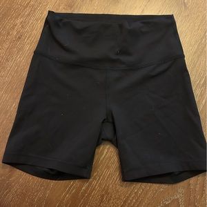 lululemon wundertrain HR shorts 6" black size 8